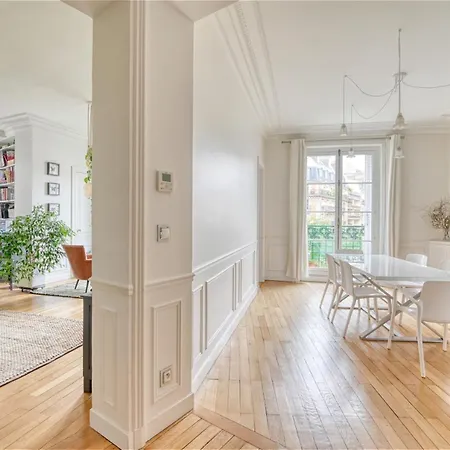 Lumineux Et Moderne Arc De Triomphe By Weekome Apartment Paris